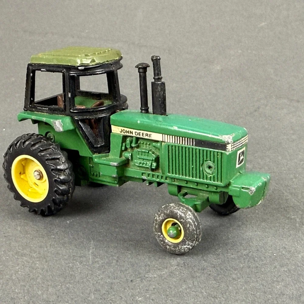 Ertl John Deere Ford Tractor Diecast Farm Toys. 1/64 - vintage lot of 3
